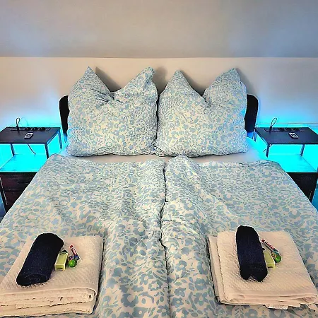 Helle Dachgeschosswohnung, Neu Renoviert&ruhig Apartment