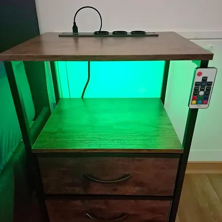 Helle Dachgeschosswohnung, Neu Renoviert & Ruhig Apartman *